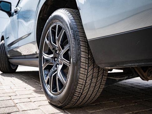 Used 2025 Chevrolet Tahoe High Country image 43