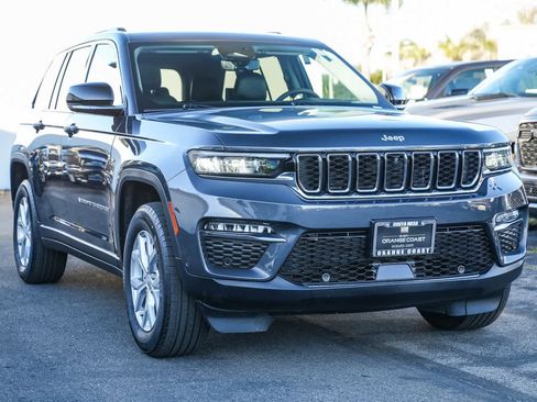 Used 2023 Jeep Grand Cherokee Limited w/ Luxury Tech Group II image 3