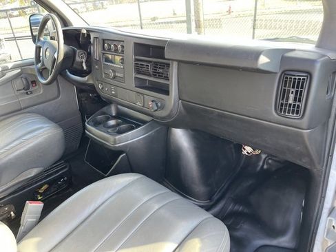 Used 2015 Chevrolet Express 3500 Extended image 13