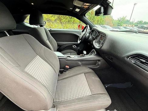 Used 2022 Dodge Challenger SXT RWD image 24