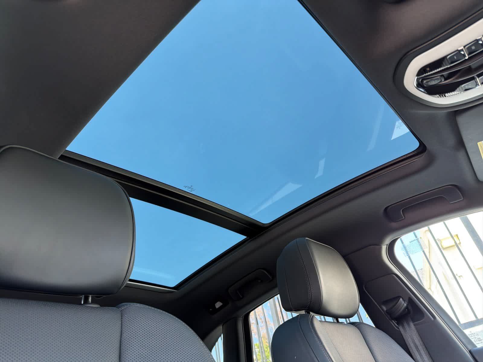 Certified 2024 Porsche Macan S AWD/4WD image 18