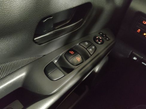 Used 2022 Nissan Kicks S image 27