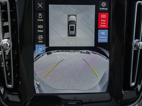 Certified 2024 Volvo XC40 B5 Plus w/ Protection Package Premier AWD/4WD image 44
