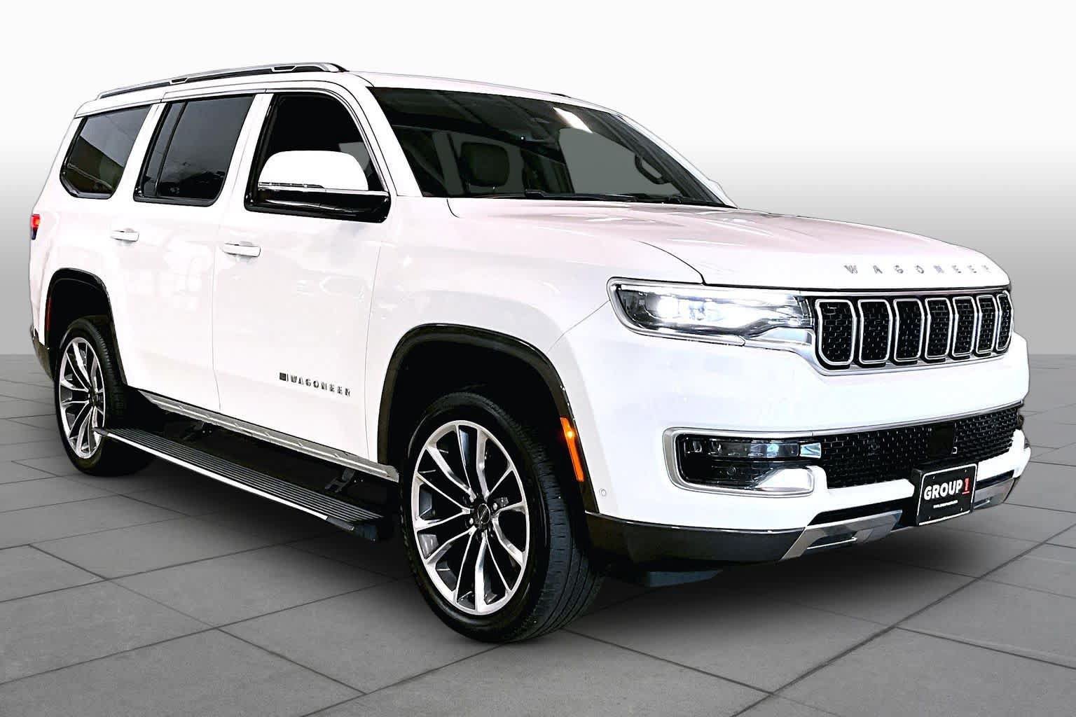 Used 2022 Jeep Wagoneer Series III w/ Premium Group I AWD/4WD image 2