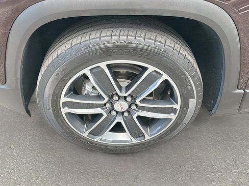 Used 2021 GMC Acadia SLT w/ Technology Package FWD image 33