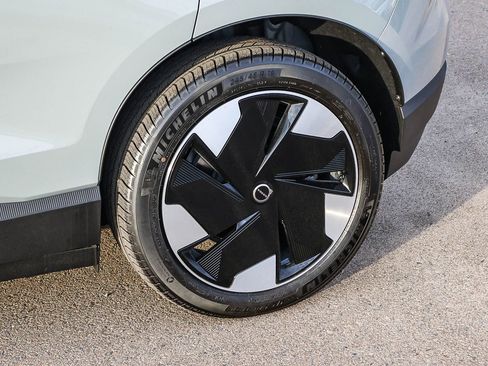 New 2026 Volvo EX30 Plus w/ Protection Package image 9