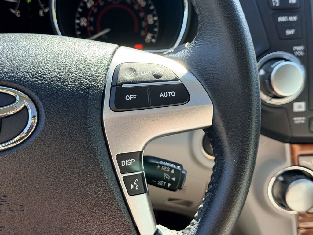 Used 2012 Toyota Highlander Limited w/ Tow Pkg AWD/4WD image 7