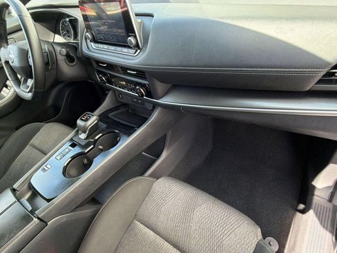Used 2025 Nissan Rogue SV FWD image 34