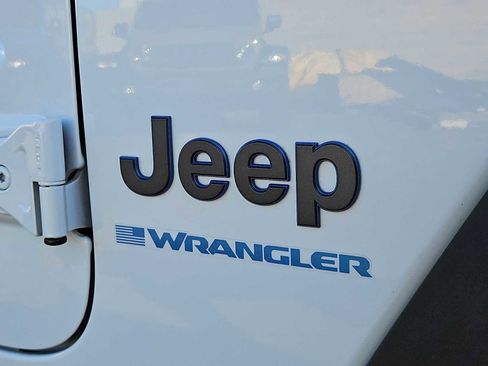 Used 2023 Jeep Wrangler Unlimited w/ 8.4" Radio Group image 12
