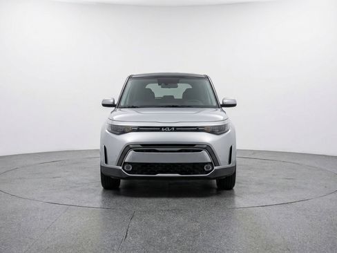 Used 2025 Kia Soul LX w/ LX Technology Package image 2