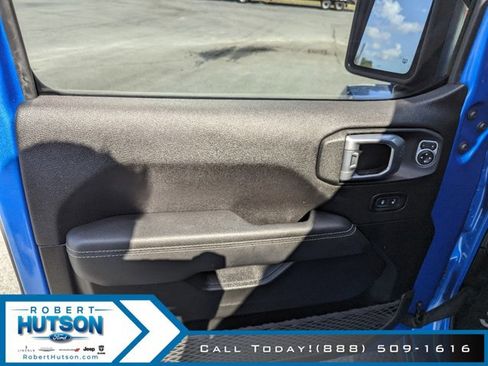 Used 2022 Jeep Wrangler Unlimited Sahara image 12