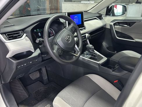 Used 2025 Toyota RAV4 XLE w/ Convenience Package image 2