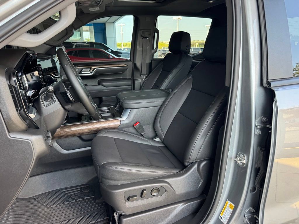 Used 2026 Chevrolet Silverado 1500 LT Trail Boss w/ Safety Package AWD/4WD image 19