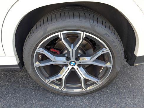 Used 2022 BMW X6 xDrive40i w/ M Sport Package image 36