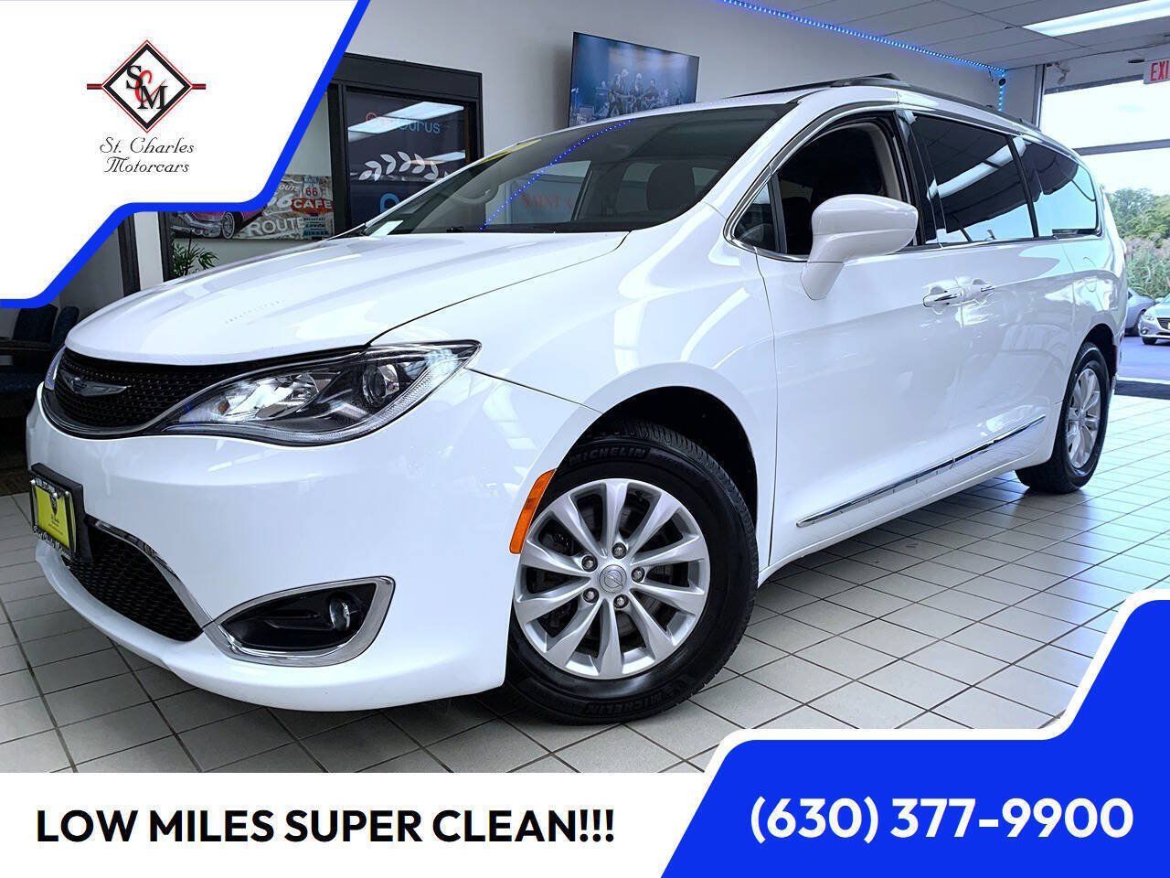Used 2017 Chrysler Pacifica Touring-L FWD image 1