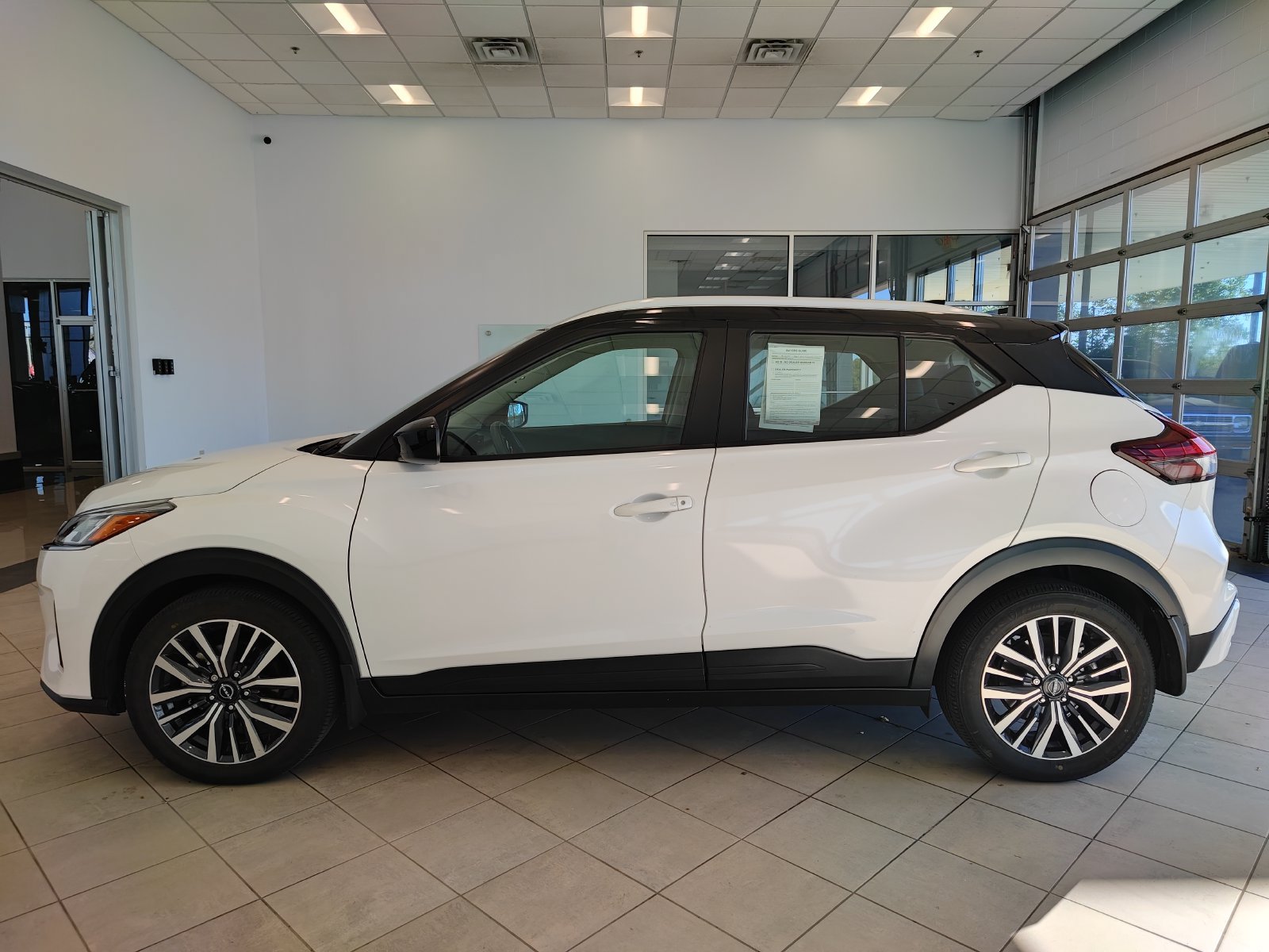 Used 2022 Nissan Kicks SV FWD image 6