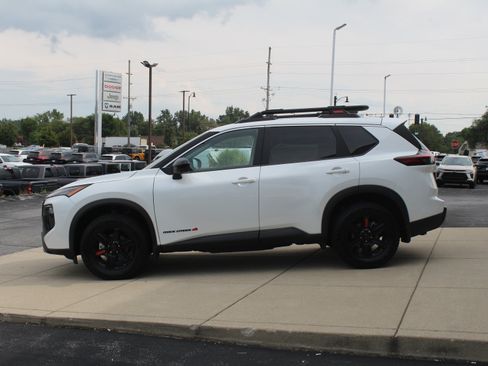 Used 2025 Nissan Rogue SV AWD/4WD image 9