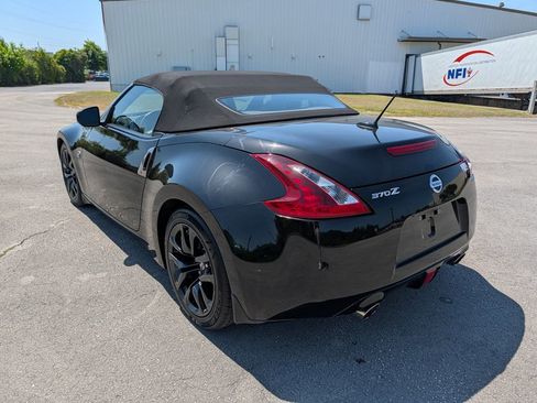 Used 2019 Nissan 370Z Touring RWD image 4