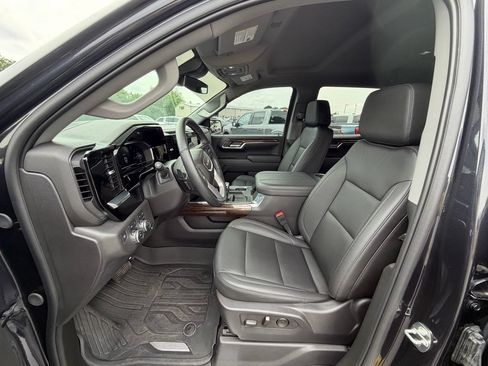 Used 2024 GMC Sierra 1500 Elevation w/ Elevation Premium Package AWD/4WD image 3