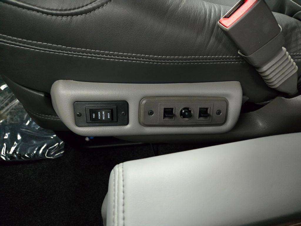 Used 2021 Chevrolet Express 2500 w/ Enhanced Convenience Package RWD image 20