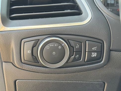 Used 2024 Ford Edge Titanium image 22