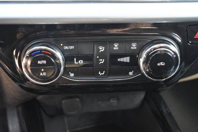 Used 2025 Chevrolet Trax LT w/ LT Convenience Package FWD image 28