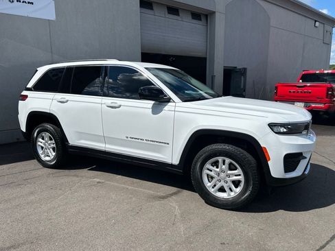 Used 2023 Jeep Grand Cherokee Laredo AWD/4WD image 8