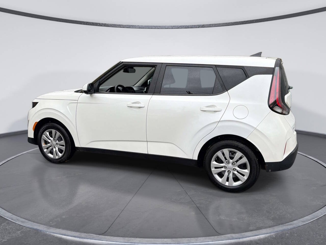 Used 2023 Kia Soul LX FWD image 3
