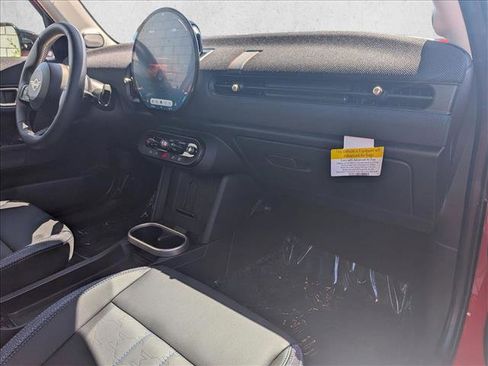 Certified 2025 MINI Cooper 4-Door Hardtop image 22