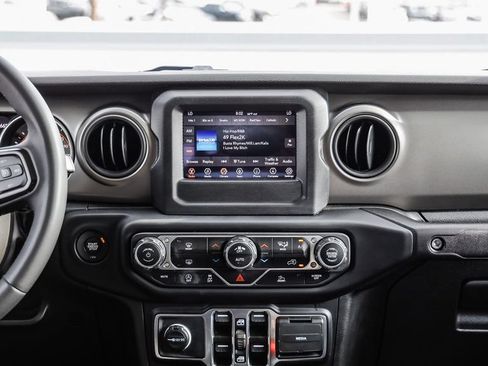 Used 2023 Jeep Gladiator Sport AWD/4WD image 16