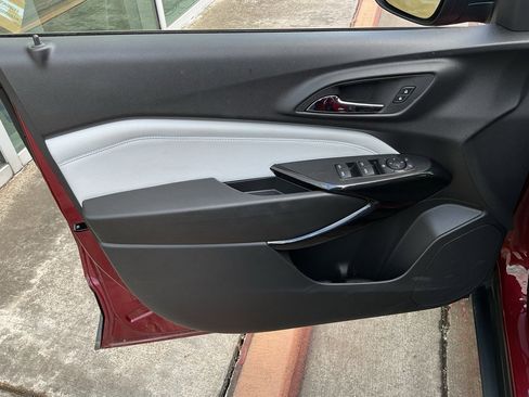 Used 2025 Chevrolet Trax LT image 12