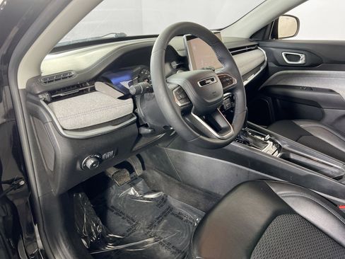 Used 2022 Jeep Compass Latitude image 9