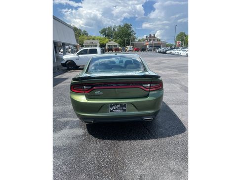 Used 2022 Dodge Charger SXT w/ Blacktop Package RWD image 5