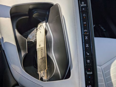 Used 2022 Chevrolet Corvette Stingray Premium Conv w/ Z51 Performance Package image 25