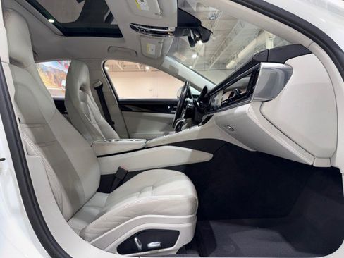 Used 2017 Porsche Panamera image 62