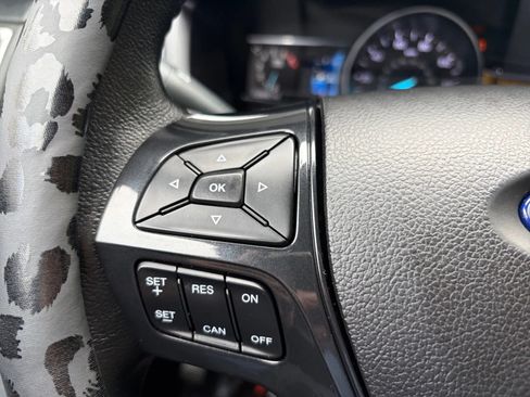 Used 2017 Ford Explorer XLT w/ Equipment Group 202A AWD/4WD image 32