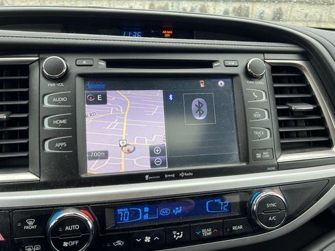 Used 2019 Toyota Highlander SE AWD/4WD image 10