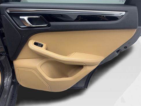 Used 2018 Porsche Macan image 41