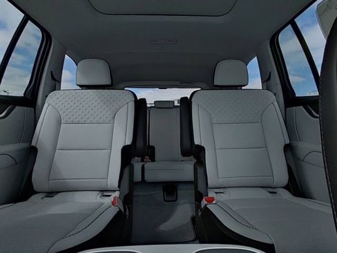 New 2026 GMC Acadia Denali w/ Super Cruise Package FWD image 29