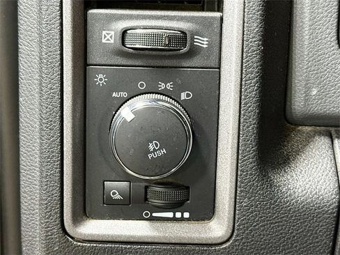 Used 2017 RAM 1500 Express image 12