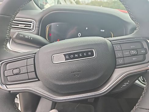 Used 2023 Jeep Wagoneer Series II image 6