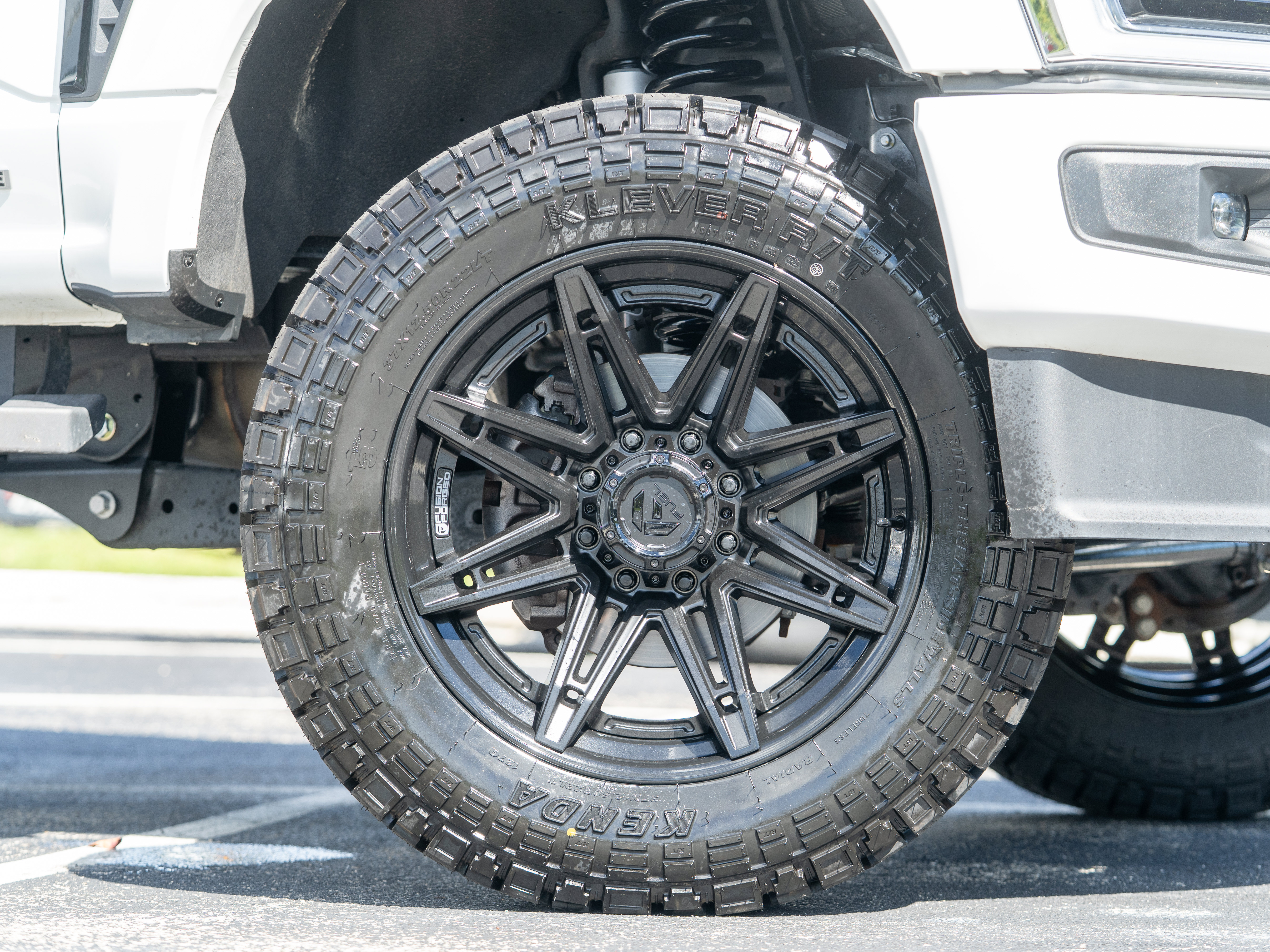 Used 2025 Ford F350 Lariat w/ Black Appearance Package AWD/4WD image 46