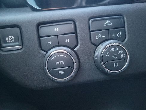 Used 2024 Chevrolet Silverado 2500 LT w/ Convenience Package image 11