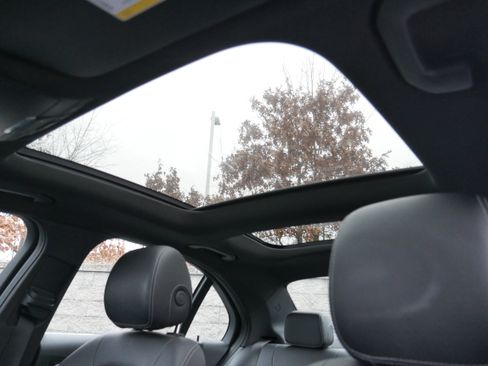 Used 2018 Mercedes-Benz C 300 4MATIC Sedan image 15