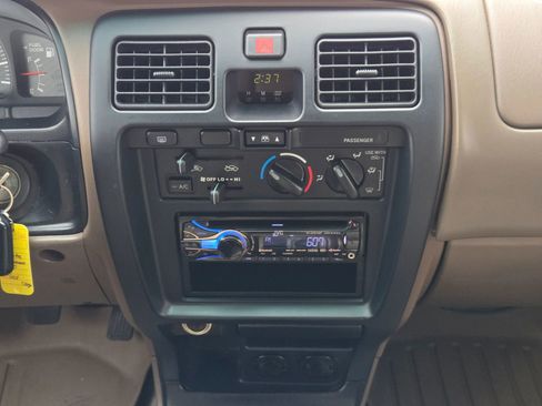 Used 2000 Toyota 4Runner SR5 image 25