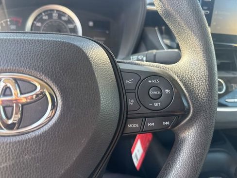 Used 2021 Toyota Corolla LE image 12