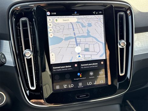 New 2026 Volvo XC40 B4 Core w/ Protection Package image 22