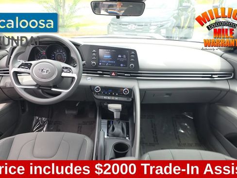 Used 2022 Hyundai Elantra SEL FWD image 25