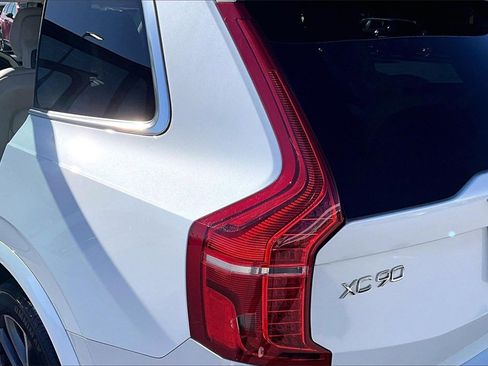 Used 2018 Volvo XC90 T6 Momentum w/ Convenience Package image 32
