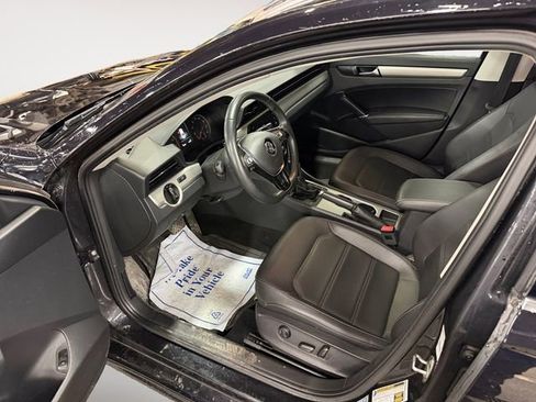 Used 2021 Volkswagen Passat 2.0T SE FWD image 9